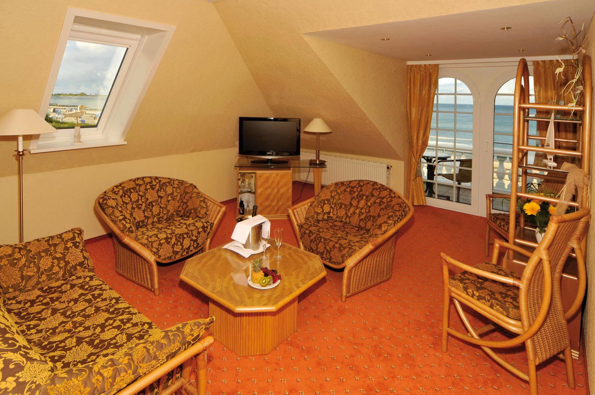 Hotel Seeschloesschen Hohwacht Bagian luar foto