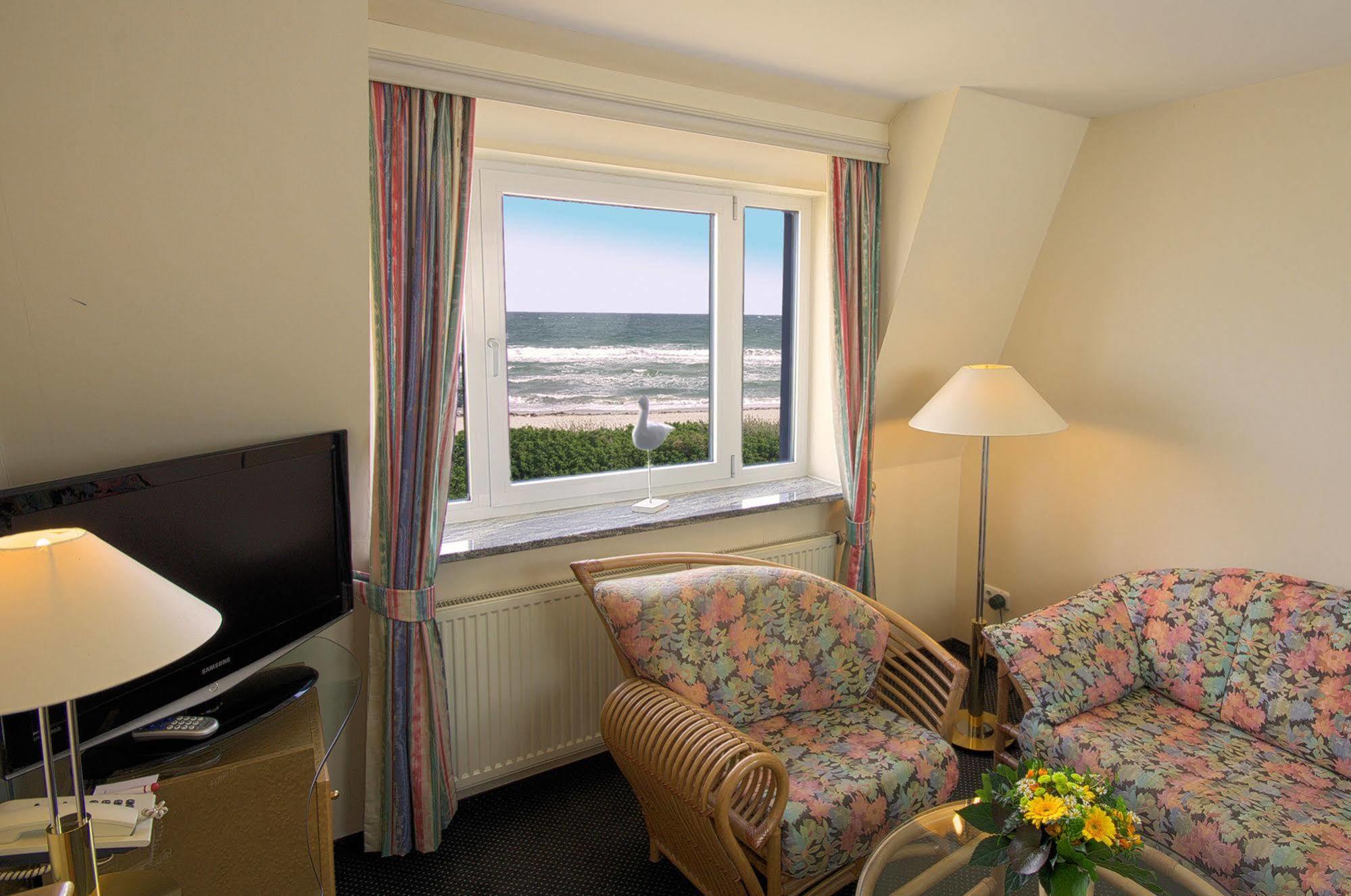 Hotel Seeschloesschen Hohwacht Bagian luar foto