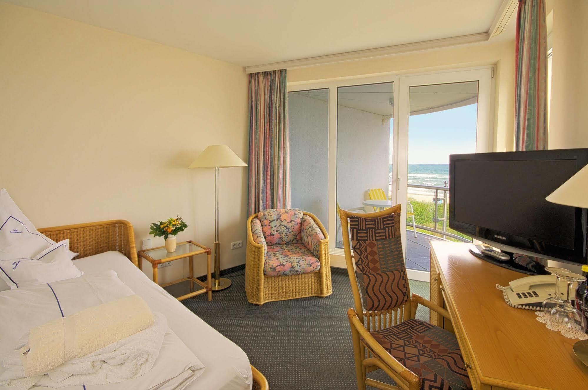 Hotel Seeschloesschen Hohwacht Bagian luar foto